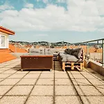 Majestic Views From A 60m2 Private Terrace - Castle, Cathedral, Old Town Apartment