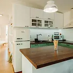 Majestic Views From A 60m2 Private Terrace - Castle, Cathedral, Old Town *