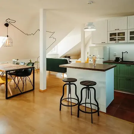 Majestic Views From A 60m2 Private Terrace - Castle, Cathedral, Old Town Daire