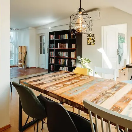 Daire Majestic Views From A 60m2 Private Terrace - Castle, Cathedral, Old Town *