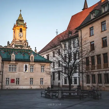 Majestic Views From A 60m2 Private Terrace - Castle, Cathedral, Old Town