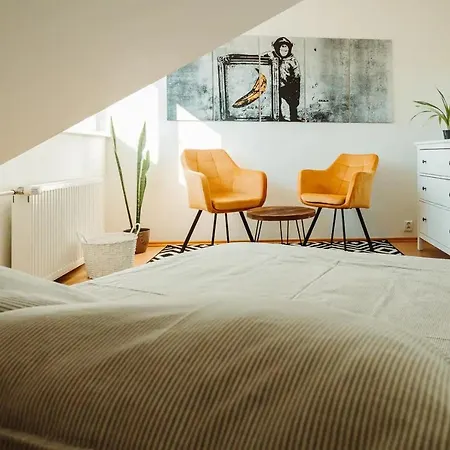 Majestic Views From A 60m2 Private Terrace - Castle, Cathedral, Old Town Daire