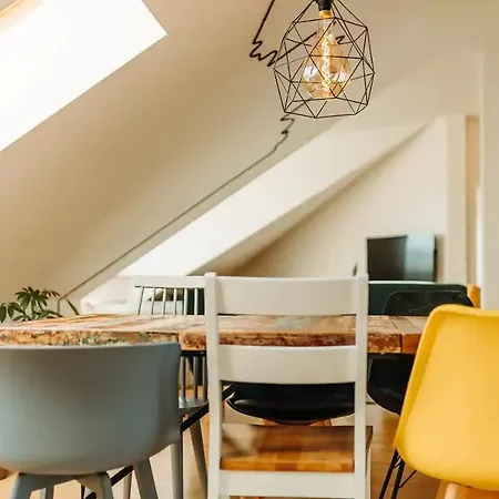 Majestic Views From A 60m2 Private Terrace - Castle, Cathedral, Old Town شقة *