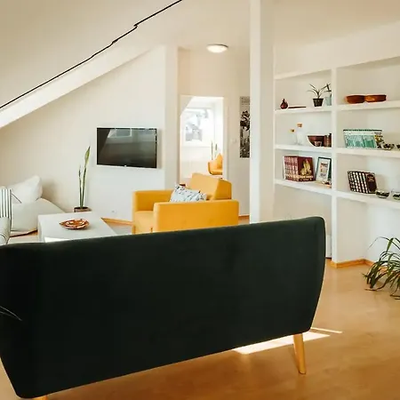 شقة Majestic Views From A 60m2 Private Terrace - Castle, Cathedral, Old Town *