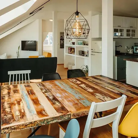 Daire Majestic Views From A 60m2 Private Terrace - Castle, Cathedral, Old Town