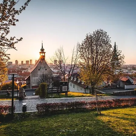 Majestic Views From A 60m2 Private Terrace - Castle, Cathedral, Old Town