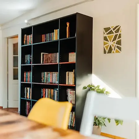 Majestic Views From A 60m2 Private Terrace - Castle, Cathedral, Old Town Daire *