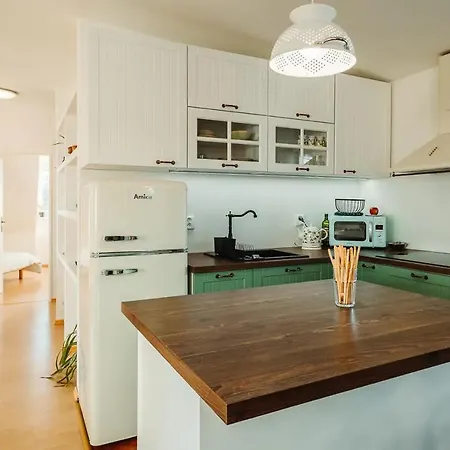 Majestic Views From A 60m2 Private Terrace - Castle, Cathedral, Old Town *