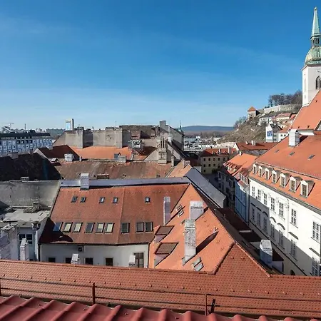 Majestic Views From A 60m2 Private Terrace - Castle, Cathedral, Old Town *